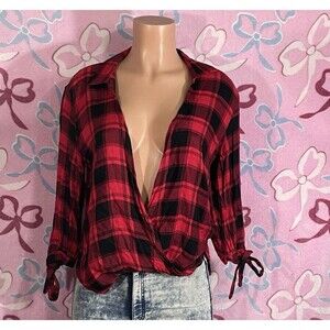 She + Sky Size Medium Red Plaid Wrap Top Hi Low Long Sleeve Flannel